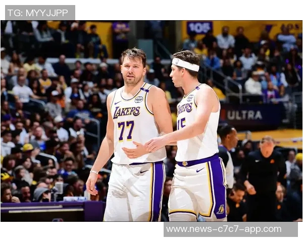 里夫斯幽默点评东契奇成长之路期待他早日成熟展现更强实力